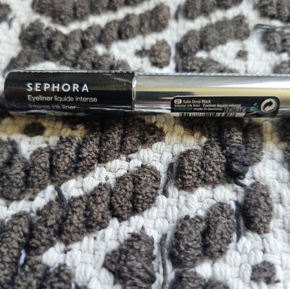 SEPHORA COLLECTION Intense Felt-Tip 12HR Liquid Waterproof Eyeliner 01Deep Black - Picture 12 of 16